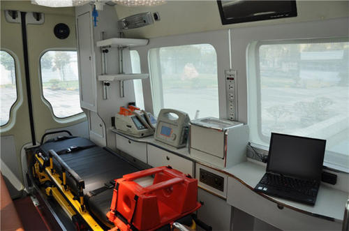 易县救护车内部